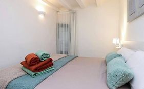 Beautiful And Best Location Apt